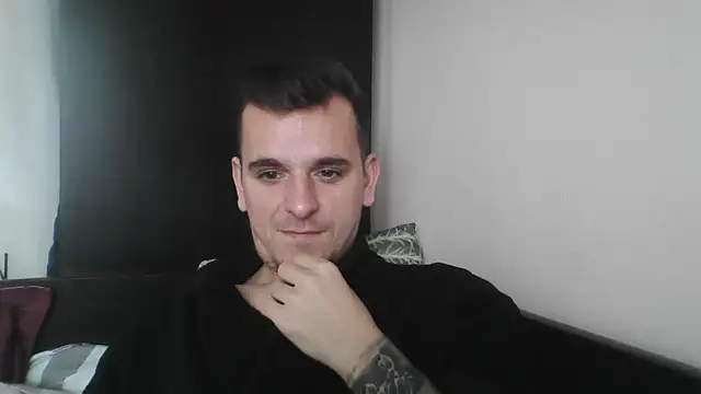 Snapshot of Huge_cock22cm chatting on March 13, 9:32 am Huge cock22cm online show from March 13, 9:32 am