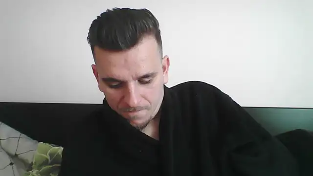 Snapshot of Huge_cock22cm chatting on March 21, 8:17 am Huge cock22cm online show from March 21, 8:17 am