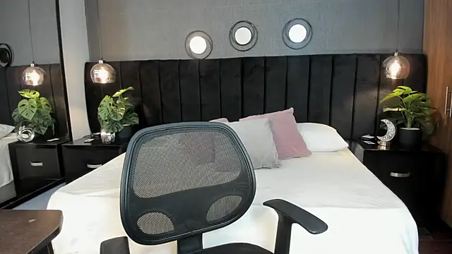 Brenda Garcia online show from February 10, 3:21 am