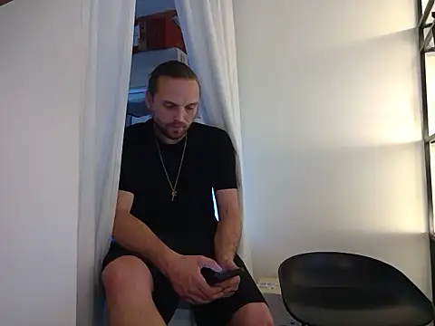 Snapshot of VitaminDrewFl chatting on March 22, 7:39 pm VitaminDrewFl online show from March 22, 7:39 pm