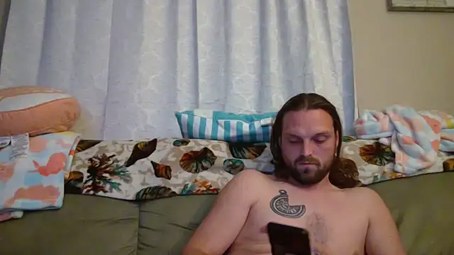 Snapshot of VitaminDrewFl chatting on April 2, 2:53 am VitaminDrewFl online show from April 2, 2:53 am