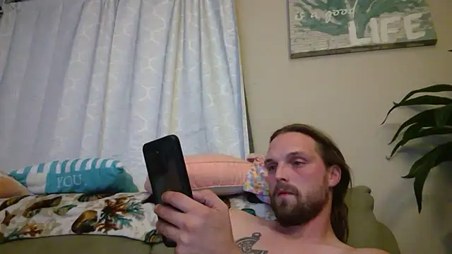 Snapshot of VitaminDrewFl chatting on April 7, 2:23 am VitaminDrewFl online show from April 7, 2:23 am