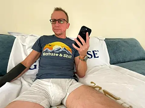 mouser21212 online show from October 29, 9:16 pm