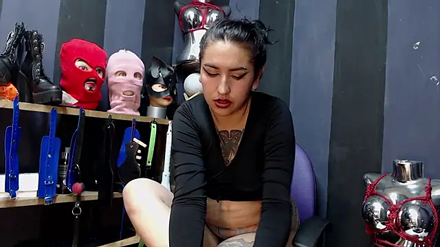 LucyStrike  online show from December 4, 4:10 am