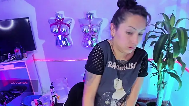 LucyStrike  online show from May 19, 12:16 am