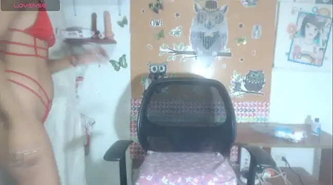 Snapshot of KamileLatinasexy chatting on December 23, 12:03 am KamileLatinasexy online show from December 23, 12:03 am