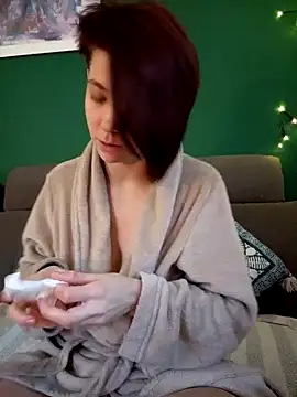 Snapshot of Loona-Lexxington chatting on February 1, 7:57 am Loona-Lexxington online show from February 1, 7:57 am