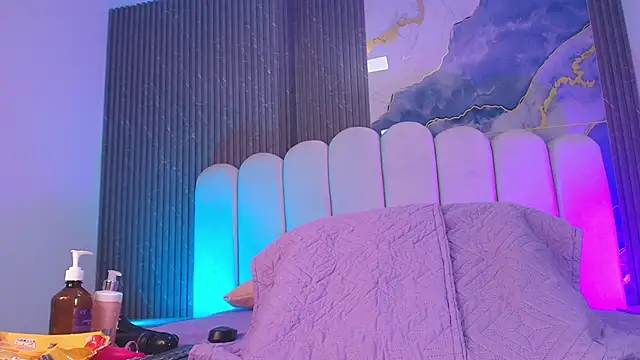 hot dione online show from December 4, 7:11 pm