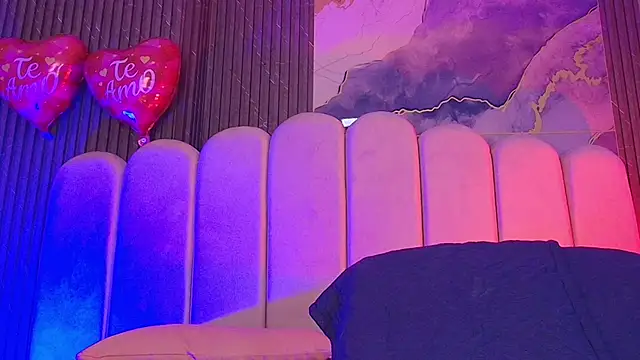 Snapshot of hot_dione chatting on February 20, 7:14 pm hot dione online show from February 20, 7:14 pm