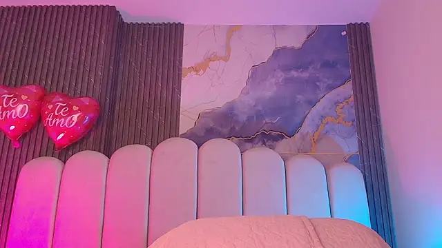 Snapshot of hot_dione chatting on February 23, 7:22 pm hot dione online show from February 23, 7:22 pm