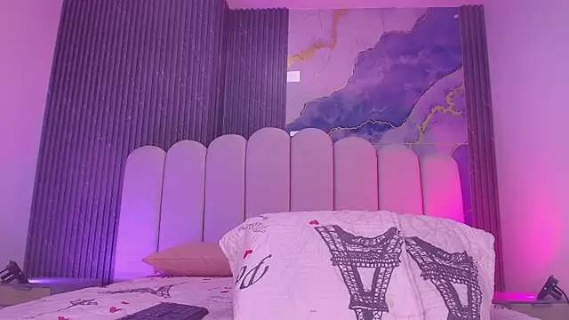 Snapshot of hot_dione chatting on March 28, 7:13 pm hot dione online show from March 28, 7:13 pm