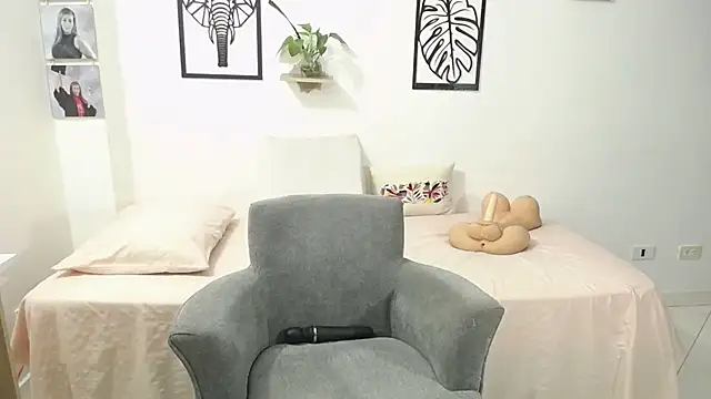 renata salinas 1 online show from February 4, 12:40 am