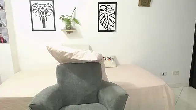 renata salinas 1 online show from February 6, 9:28 pm