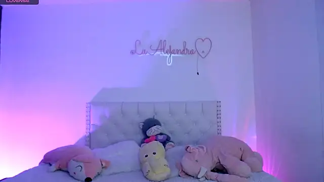 Snapshot of alee_lenoxx chatting on November 24, 8:03 am alee lenoxx online show from November 24, 8:03 am