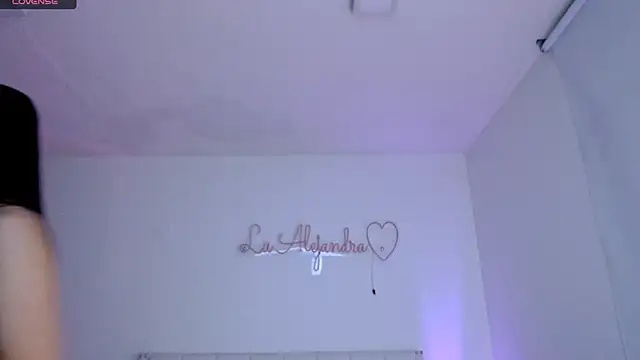 Snapshot of alee_lenoxx chatting on November 27, 10:50 am alee lenoxx online show from November 27, 10:50 am