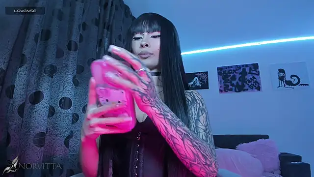 satanbabee online show from November 9, 11:25 pm