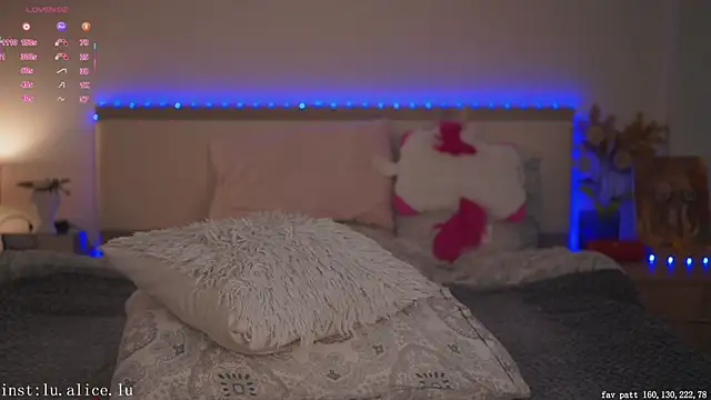 alicelu  online show from May 22, 6:42 am