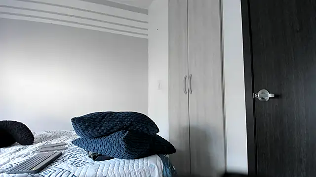 Snapshot of karlina_charlotte1 chatting on February 28, 1:14 pm karlina charlotte1 online show from February 28, 1:14 pm