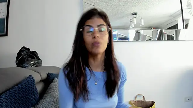 Snapshot of karlina_charlotte1 chatting on March 3, 1:20 pm karlina charlotte1 online show from March 3, 1:20 pm