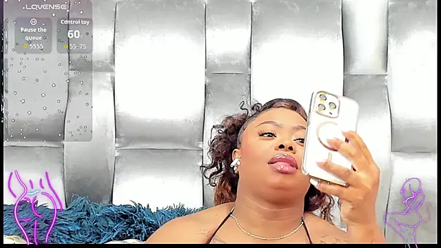 Snapshot of CamilaBenitez chatting on September 15, 10:10 pm CamilaBenitez online show from September 15, 10:10 pm