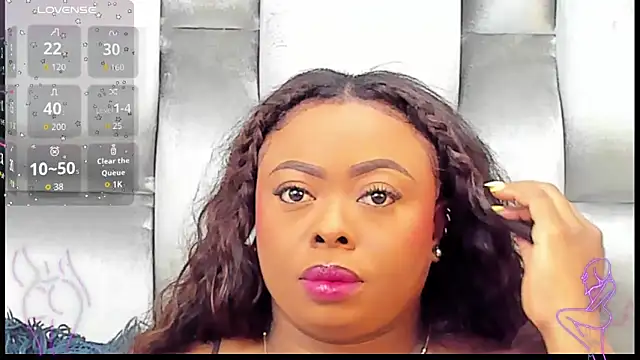 Snapshot of CamilaBenitez chatting on October 3, 1:35 am CamilaBenitez online show from October 3, 1:35 am