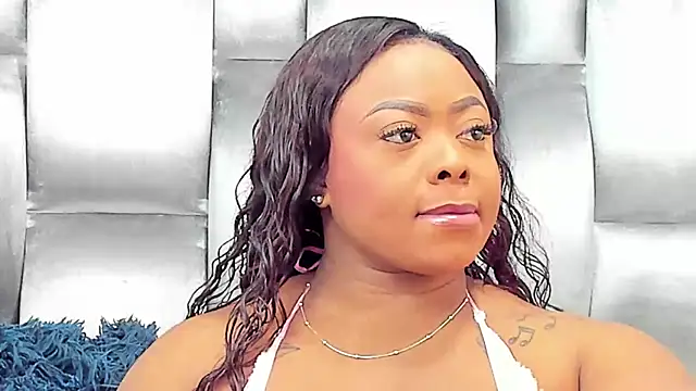 Snapshot of CamilaBenitez chatting on October 28, 12:19 pm CamilaBenitez online show from October 28, 12:19 pm