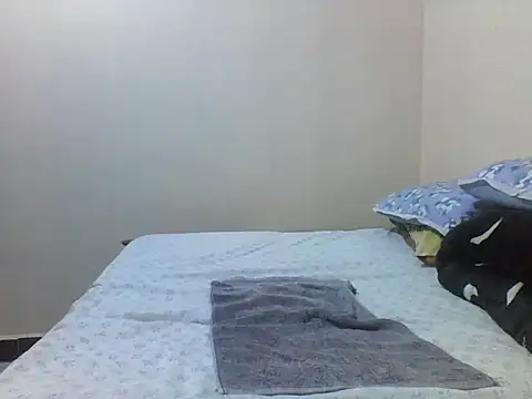 Snapshot of princess-cutie12 chatting on October 4, 7:45 pm princess-cutie12 online show from October 4, 7:45 pm