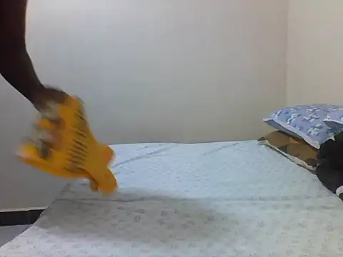 Snapshot of princess-cutie12 chatting on October 5, 1:09 pm princess-cutie12 online show from October 5, 1:09 pm