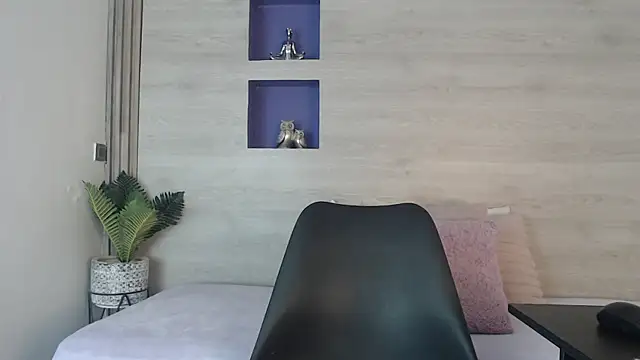Snapshot of Dakotagloss chatting on April 9, 9:20 pm Dakotagloss online show from April 9, 9:20 pm