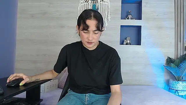 Snapshot of Dakotagloss chatting on May 2, 8:47 pm Dakotagloss online show from May 2, 8:47 pm
