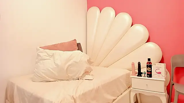 Snapshot of Vicky_Freedom chatting on February 19, 2:55 pm Vicky Freedom online show from February 19, 2:55 pm