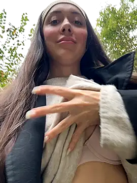 emiliasommer online show from October 17, 12:52 pm