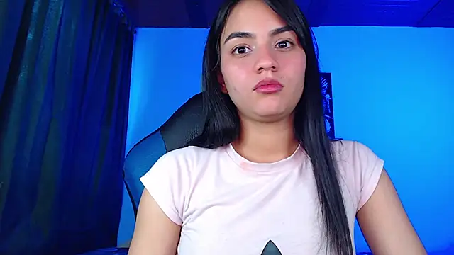 Snapshot of Ariel_Zeo1 chatting on December 11, 10:06 pm Ariel Zeo1 online show from December 11, 10:06 pm