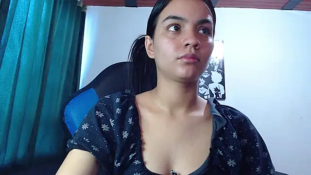 Snapshot of Ariel_Zeo1 chatting on January 21, 6:45 pm Ariel Zeo1 online show from January 21, 6:45 pm
