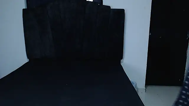 Ariel Zeo1 online show from March 17, 7:50 pm