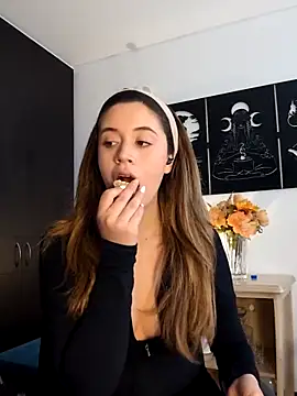 maliciaworld online show from October 4, 3:32 pm