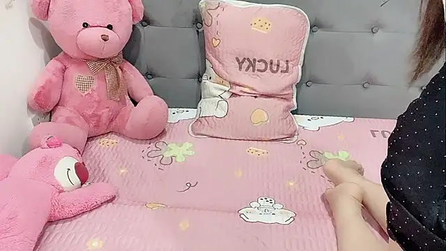 Snapshot of Funikio chatting on October 22, 1:06 am Funikio online show from October 22, 1:06 am