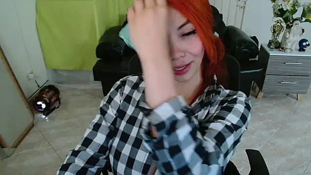 Snapshot of Aylinn_diaz chatting on June 21, 10:01 pm Aylinn diaz online show from June 21, 10:01 pm