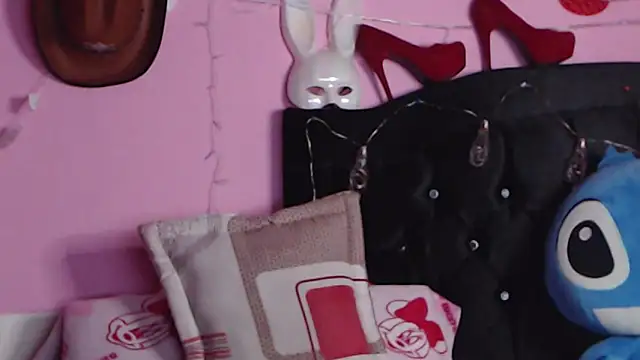 NikkiRous  online show from January 7, 1:14 pm