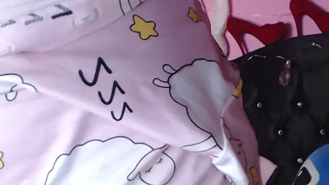 NikkiRous  online show from January 30, 2:04 pm