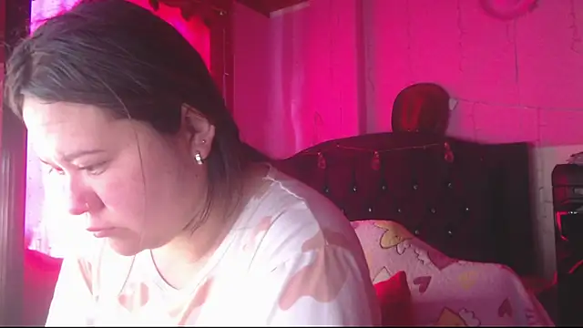 NikkiRous  online show from July 6, 1:52 pm