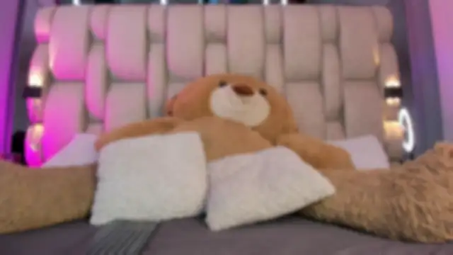  LauraTaylor  online show from October 25, 8:14 pm