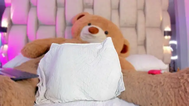  LauraTaylor  online show from October 28, 7:49 pm