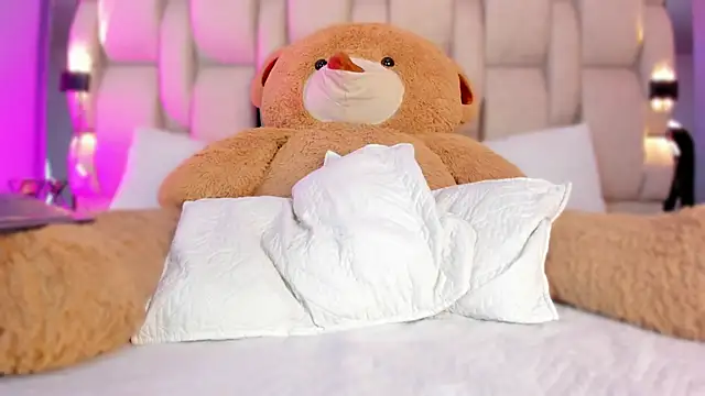  LauraTaylor  online show from October 29, 8:54 pm