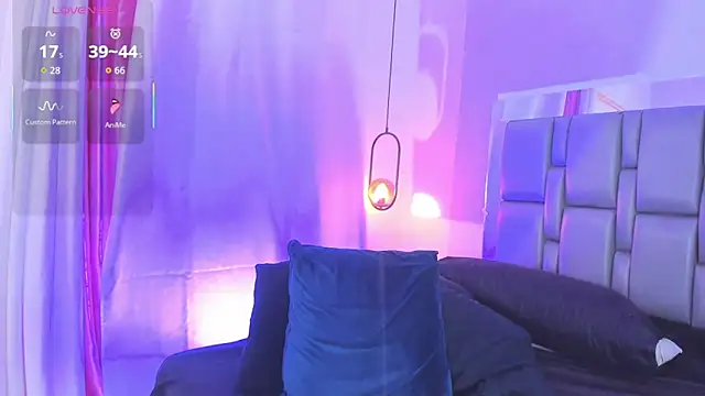 Snapshot of Emily_Gil1 chatting on December 21, 5:47 am Emily Gil1 online show from December 21, 5:47 am