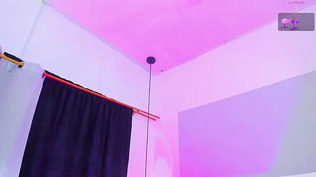 Snapshot of Emily_Gil1 chatting on March 17, 4:21 pm Emily Gil1 online show from March 17, 4:21 pm