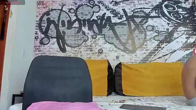 its me miley online show from March 2, 12:43 pm