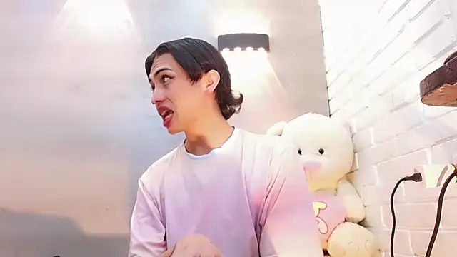 Daniela Pink  online show from October 17, 8:00 pm