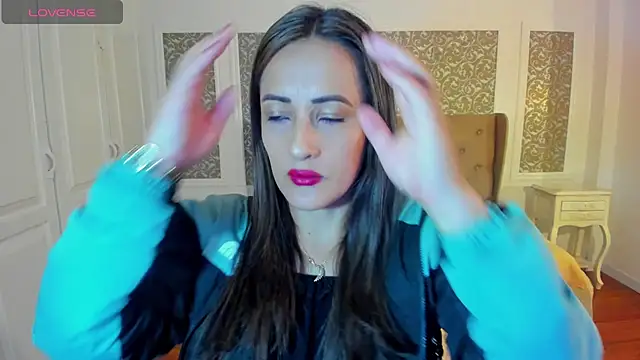 KimWessel  online show from December 2, 7:38 pm