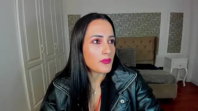 KimWessel  online show from October 3, 7:55 pm